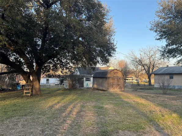 301 NE 5th St, Hubbard, TX 76648