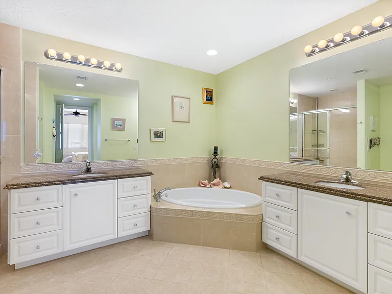 33 Harbour Isle Dr #201 — Photo 19