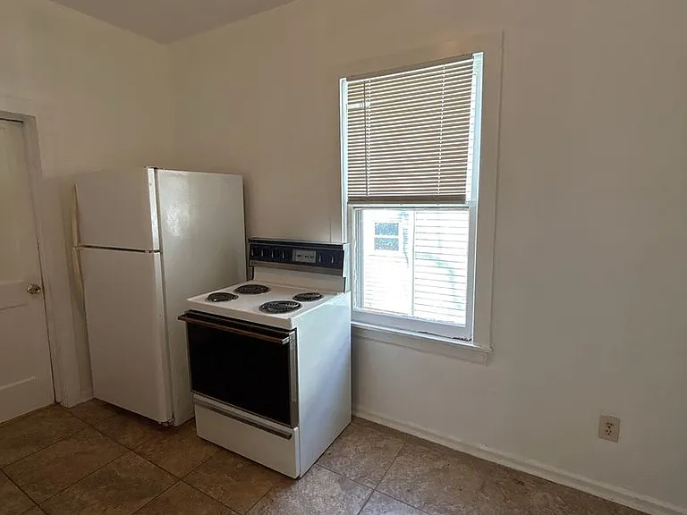 1114 Lafayette Blvd NW — Photo 11