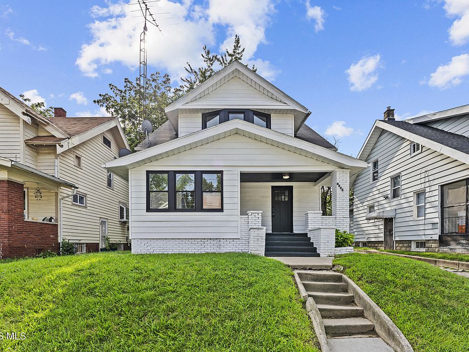 1st image of 1941 Parkdale Ave