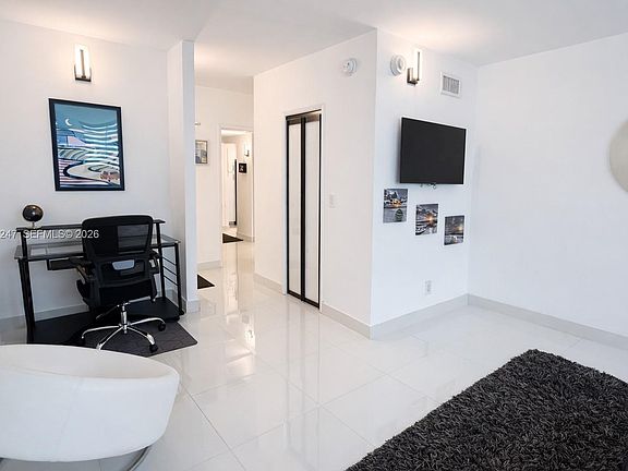 5th image of 19380 Collins Ave APT 307