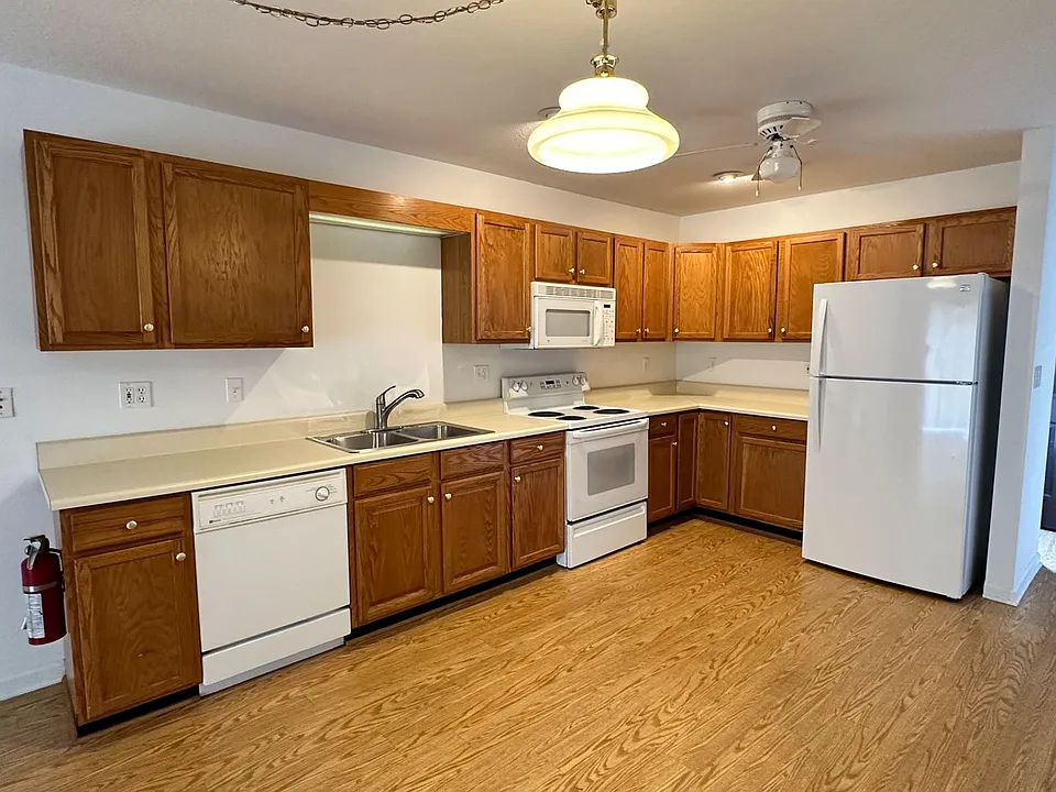 7 Lakeshore Cir #136
