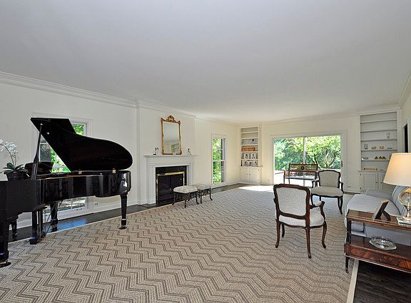 3rd image of 133 Pembroke Dr