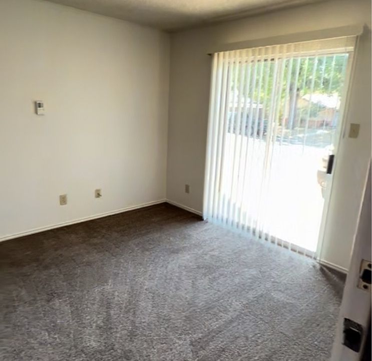 1st image of 1075 W Vanderbilt St #11508109