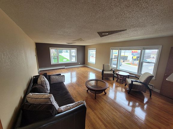 3rd image of 2800 1/2 S Chicago Ave