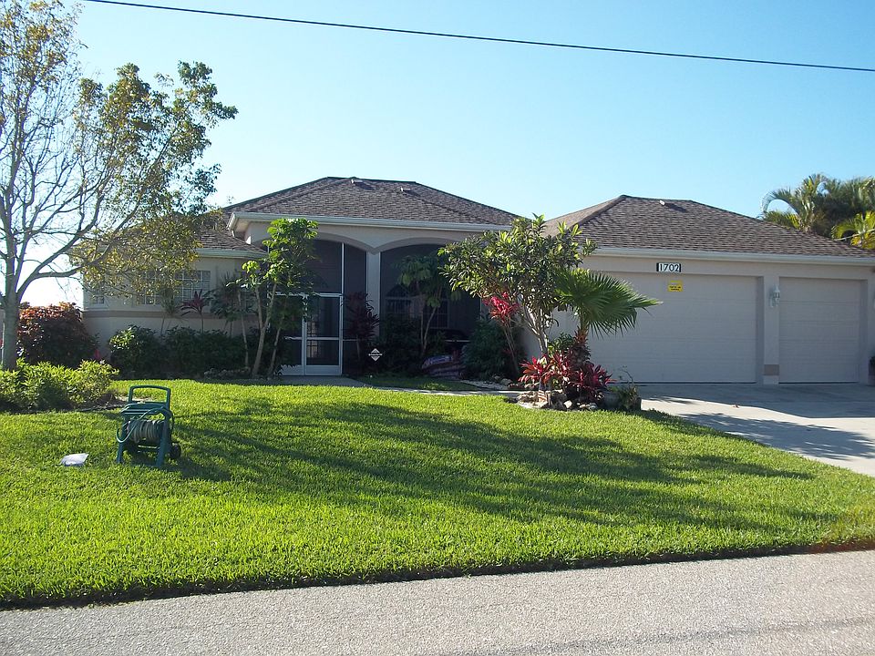 Front of home 3 Car Garage