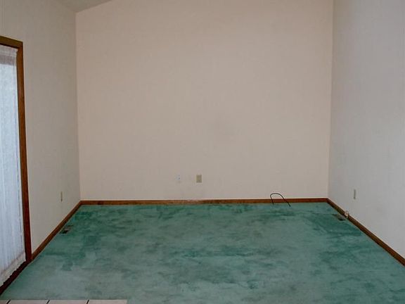 5th image of 435 Eastwood Ct