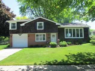 637 Woodbury Dr, North Tonawanda, NY 14120