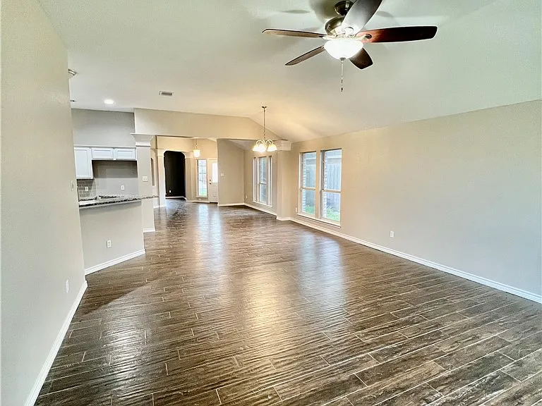 2417 Windblown Dr — Photo 5