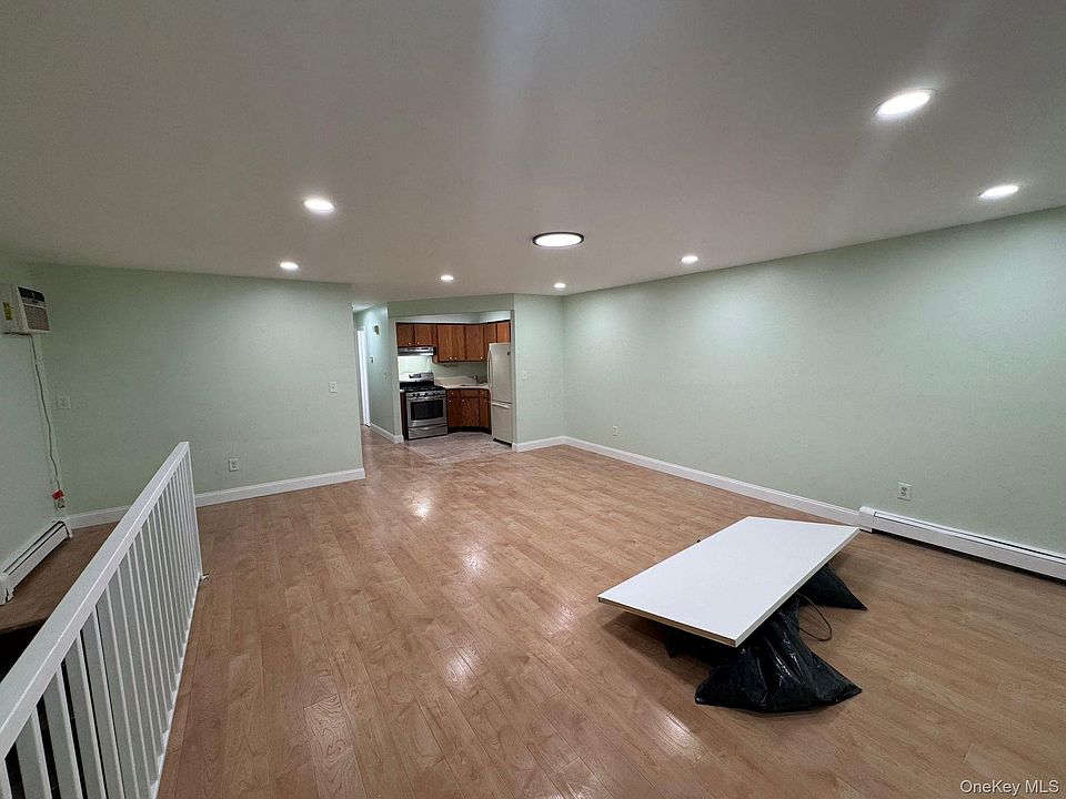 1st image of 15714 109th Ave Floor 2