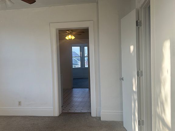 5th image of 987 E Lovejoy St
