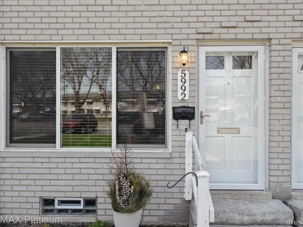 5992 Alan Dr #22, Brighton, MI 48116