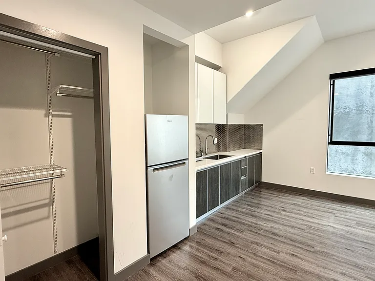 642 N Hobart Blvd #102 — Photo 6