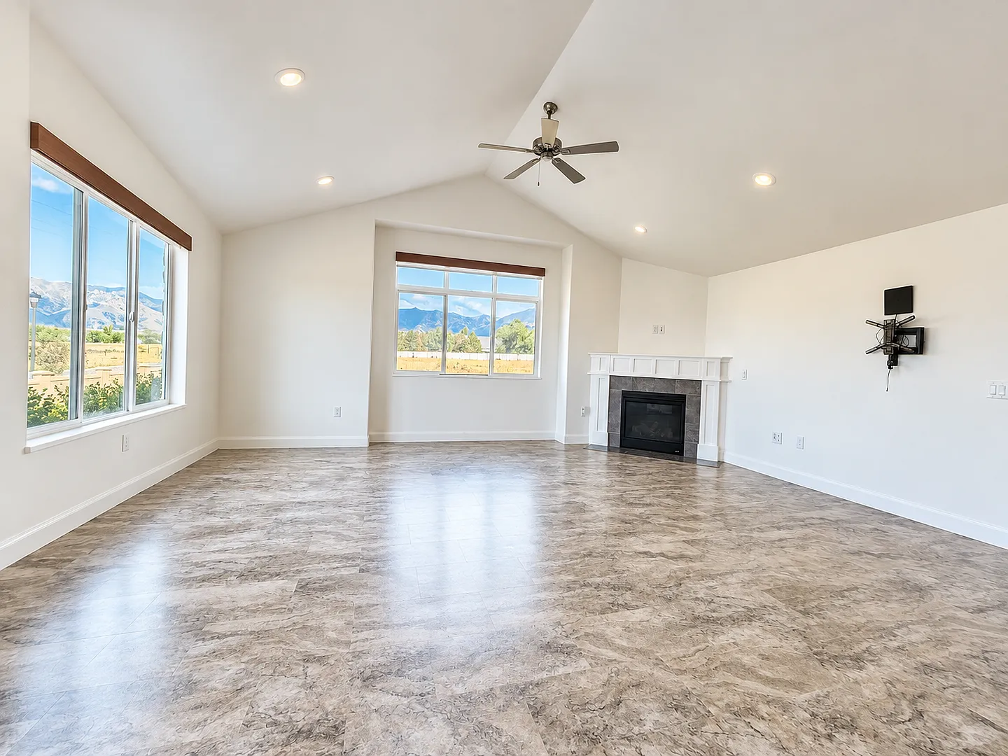 Modern 2-Bedroom Townhome in Tooele — Photo 3