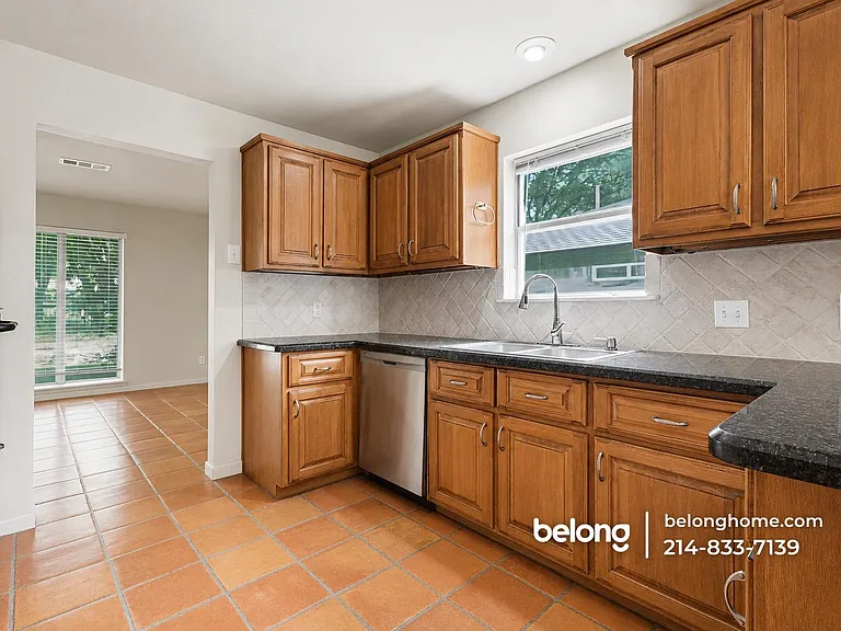 8615 Skyline Dr — Photo 18