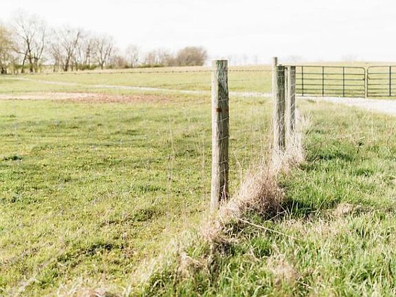 5th image of 2978 Peacock Rd