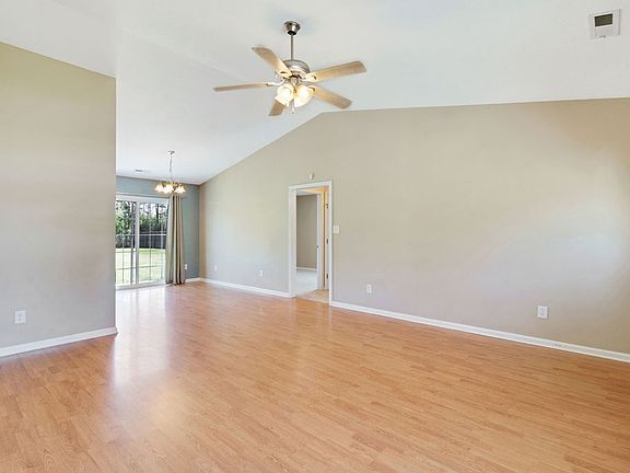 5th image of 246 Bishop Dr
