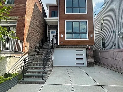 566 57th St #2 Photo 1