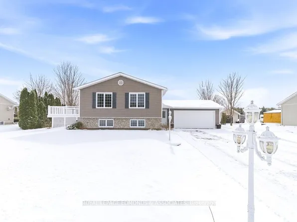 63 Meadowview Dr, Whitewater Region, ON K0J 1C0