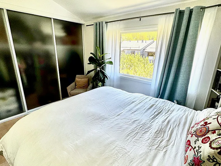 Guest bedroom