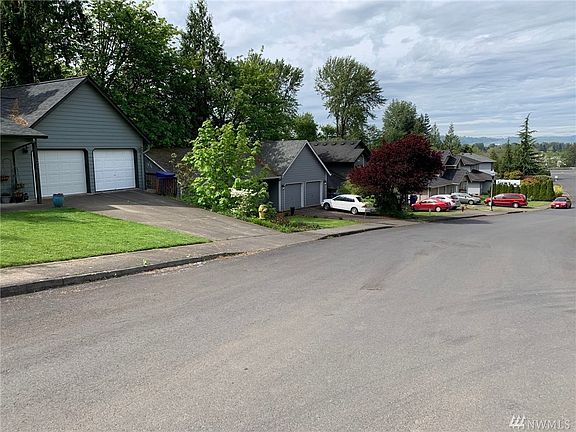3rd image of 120 Cedar Falls Dr