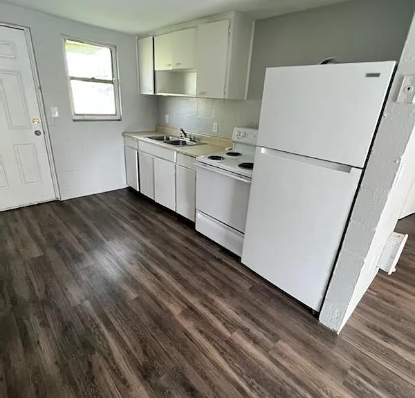 501 11th St W #A — Photo 2