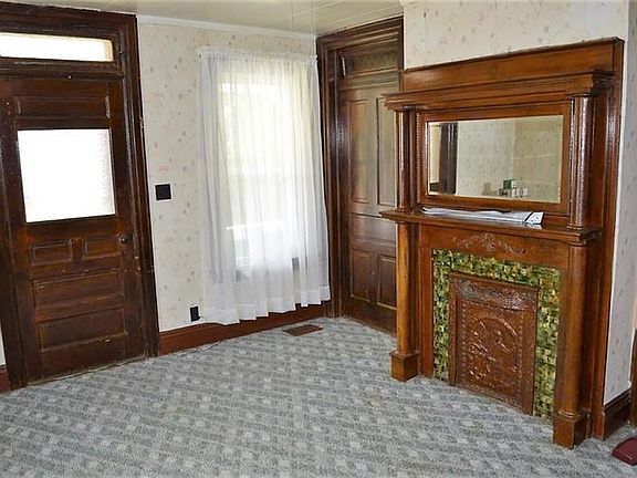 2nd image of 30 Glens Ln
