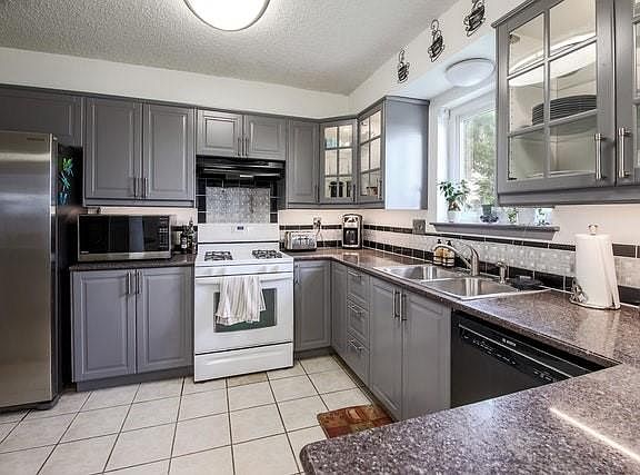 3rd image of 1212 Doonesbury Dr