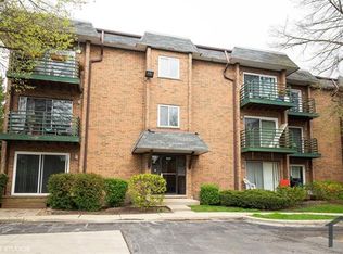 1037 Buccaneer Dr APT 3-01, Schaumburg, IL 60173