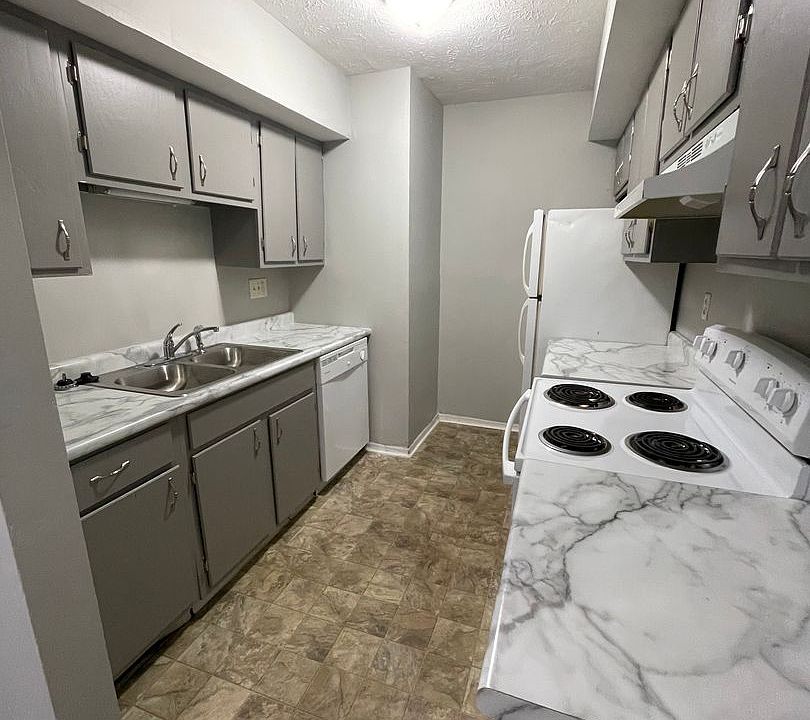 1st image of 10 Ironwood Ct #13