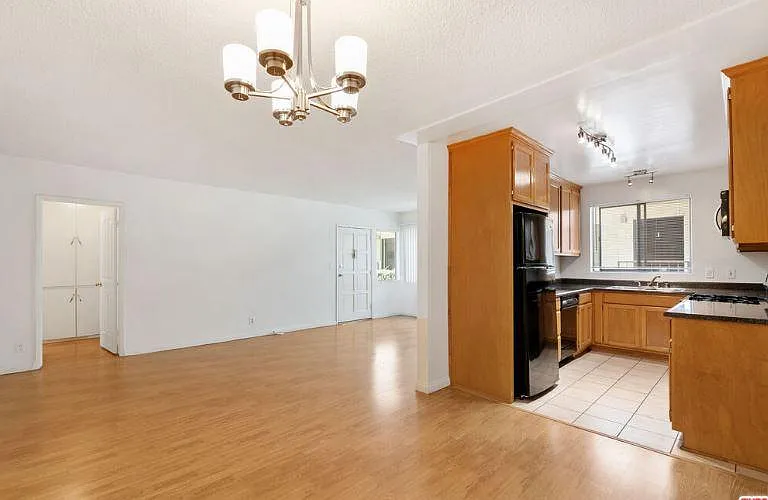 1288 Barry Ave #4 — Photo 10
