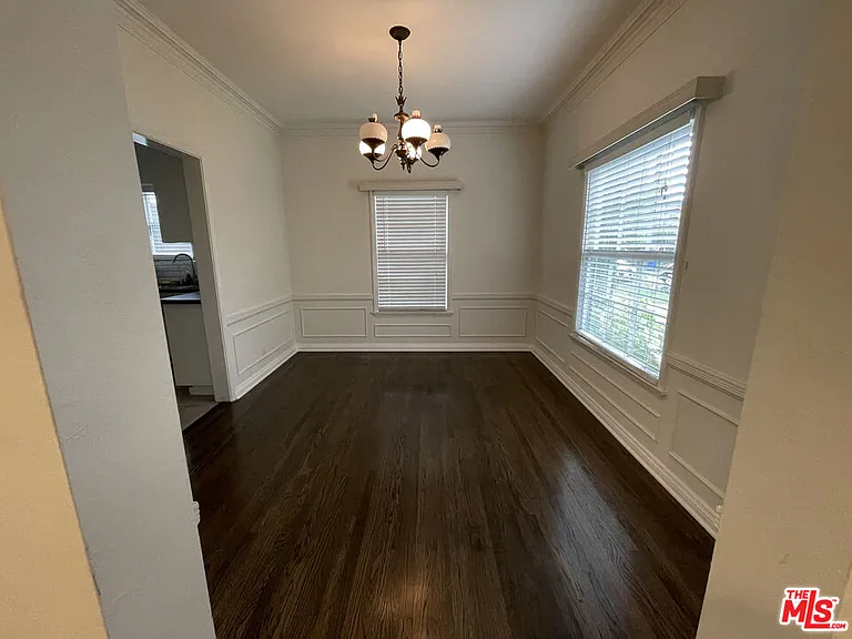 111 N Harper Ave — Photo 2