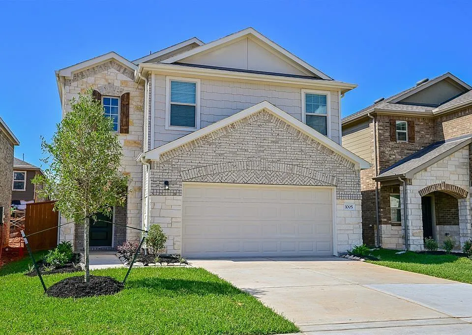 1005 Greenshank Dr