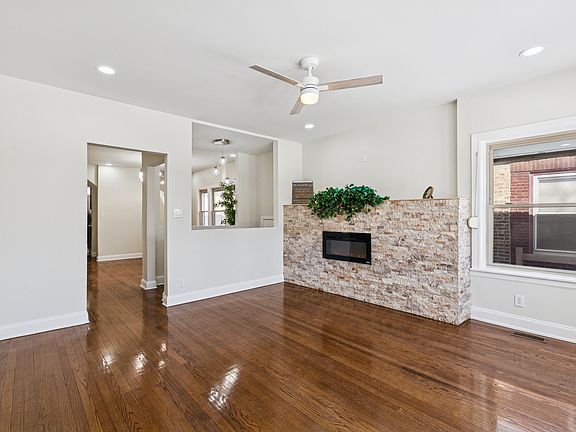 3rd image of 7944 S Blackstone Ave