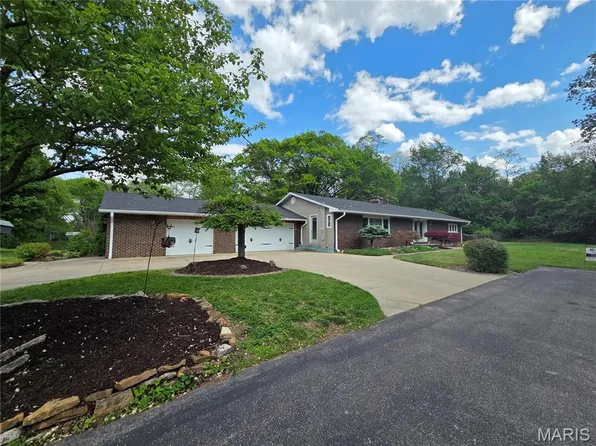 776 Timberlane Dr, Collinsville, IL 62234