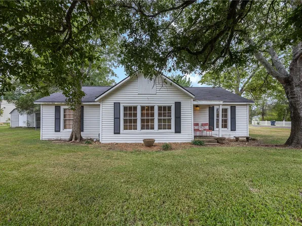 323 Rogers St, Normangee, TX 77871