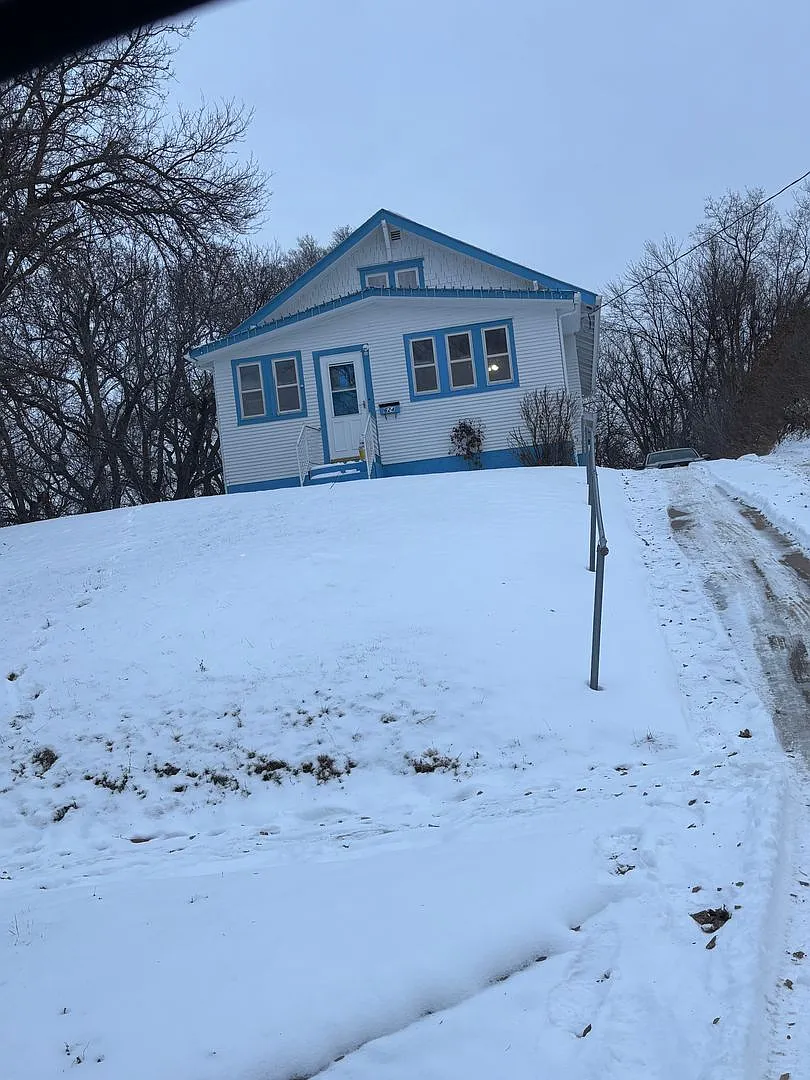 624 N Lewis Ave — Photo 2