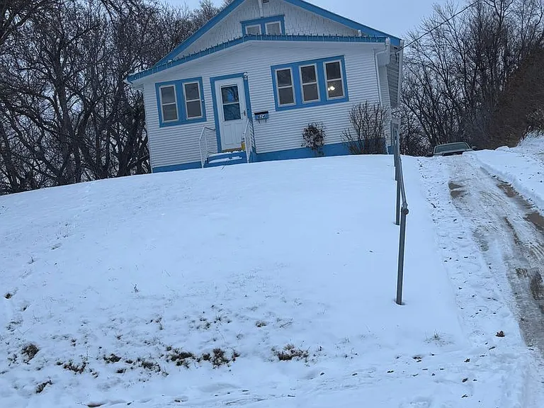 624 N Lewis Ave — Photo 2