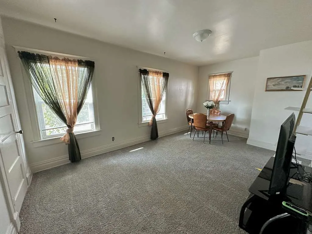 511 W Jefferson Blvd - 1 — Photo 3