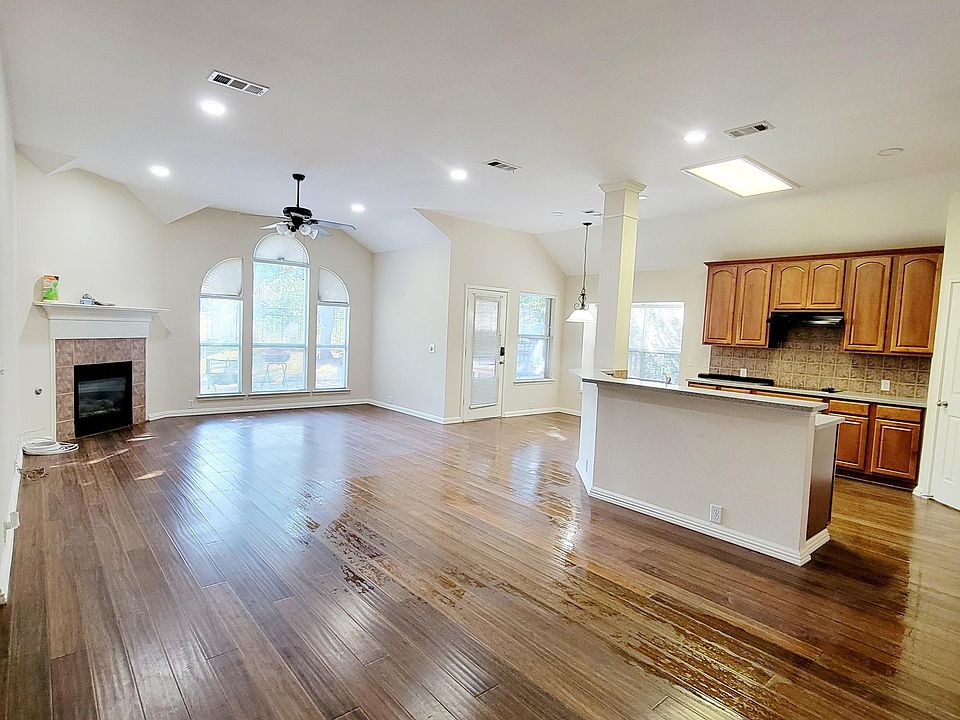 1st image of 5739 Walnut Creek Dr