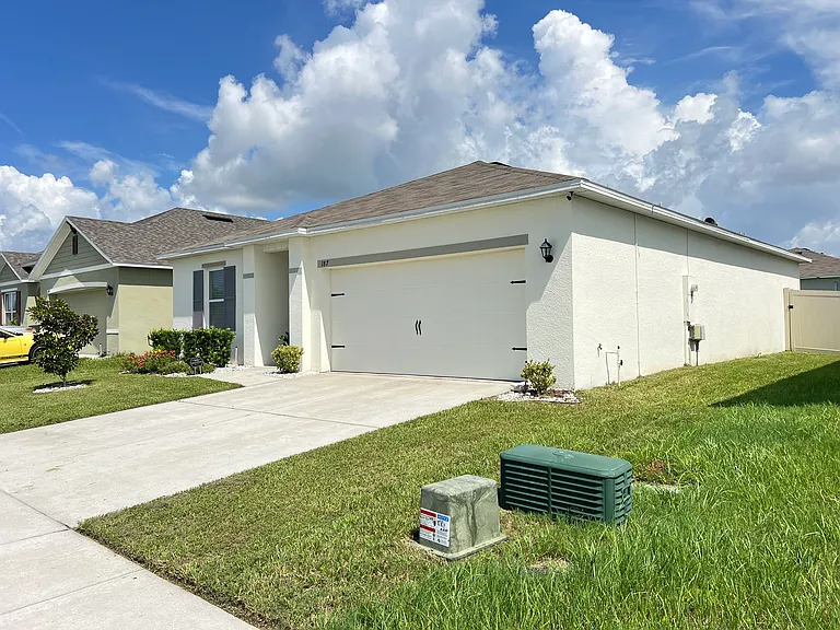 187 Emanuelle Dr — Photo 4