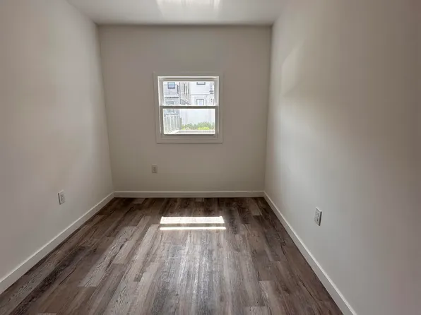 118 Van Horne Street image 7 of 10