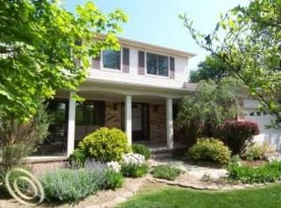 1285 Chaucer Dr, Troy, MI 48083