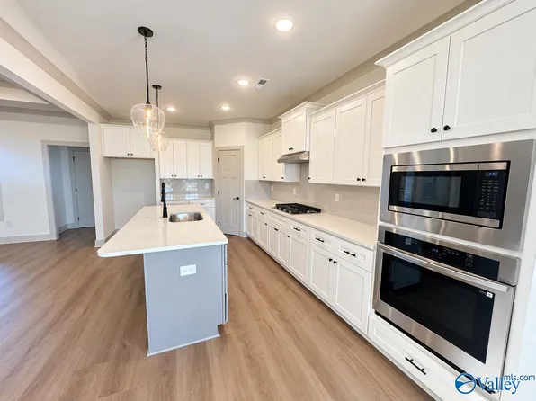 1055 Maplehurst St, Decatur, AL 35603