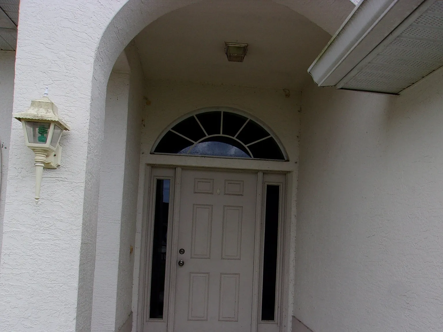 4 bed, 2.0 bath, 2366 sqft, $2,075 — Photo 4