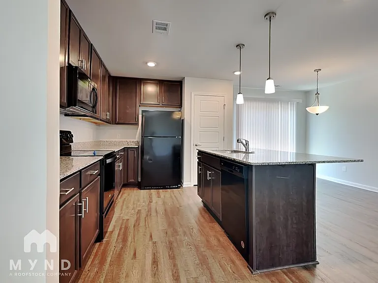 115 Dasher Dr — Photo 3