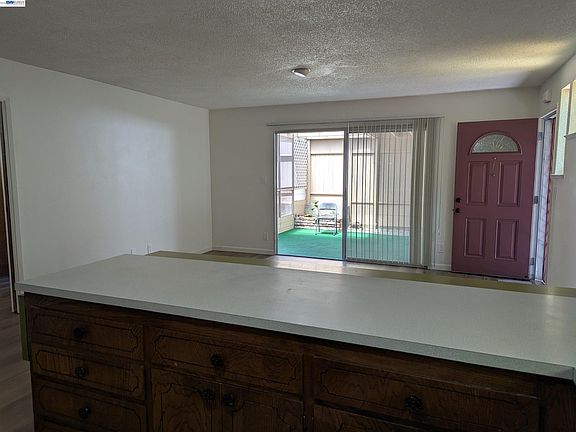 5th image of 2550 Damuth St
