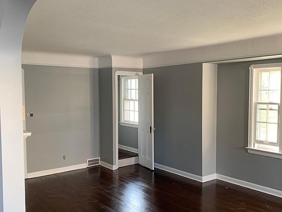 5th image of 19640 Lakeshore Blvd #2