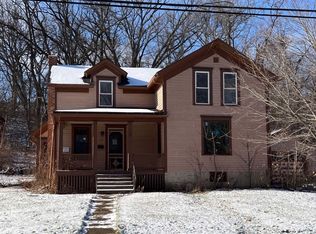 217 N Lincoln Ave, Carpentersville, IL 60110