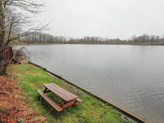 4th image of 46650 S Lakeshore Dr